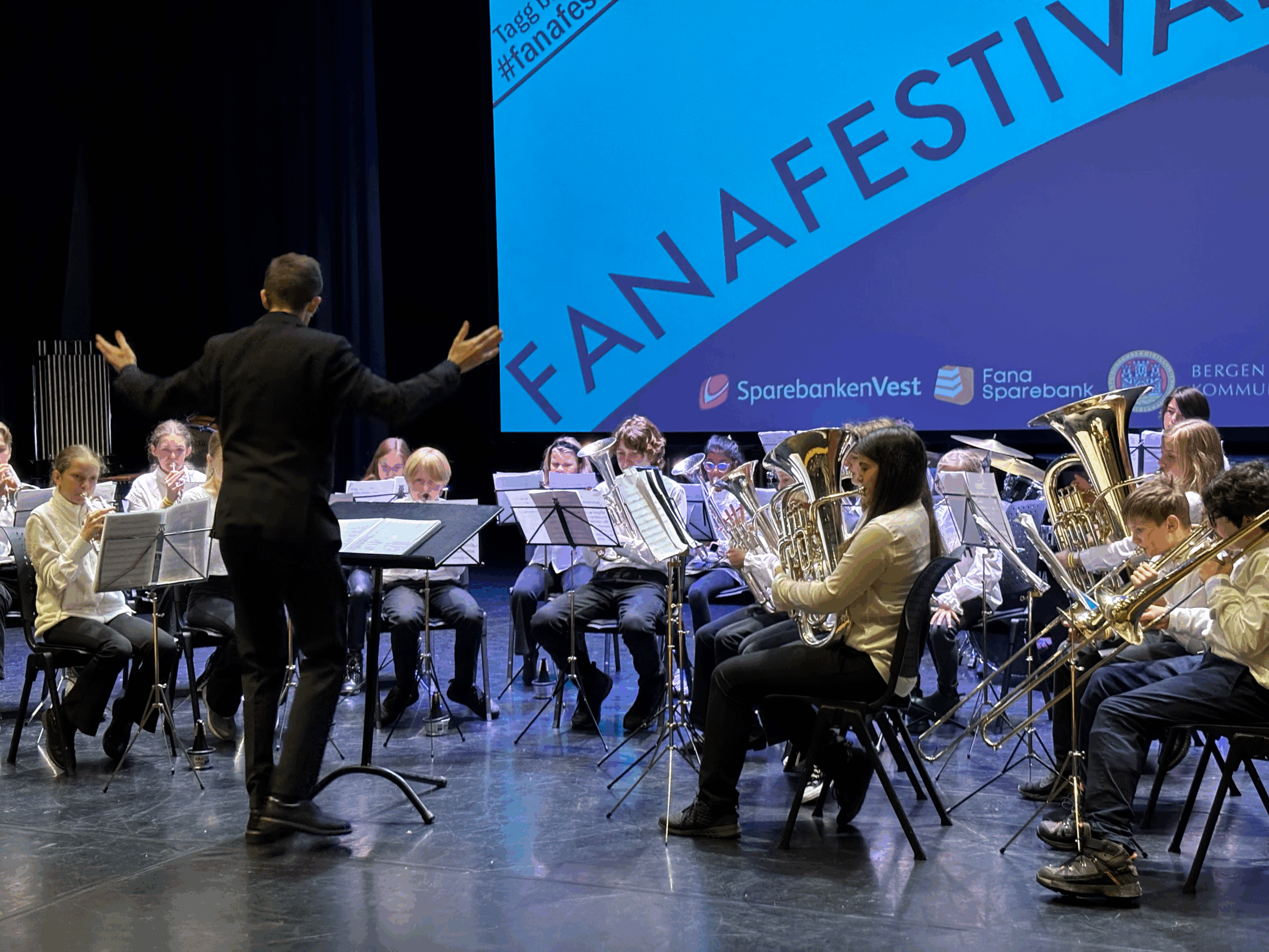 Paradis skolekorps på Fanafestivalen 2024